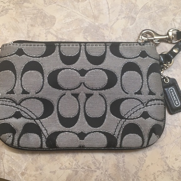 Coach- Wristlet - Picture 3 of 4